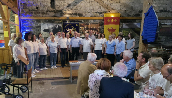 20250809 1024 Scheunenabend MGV 1905 Thuer 202242